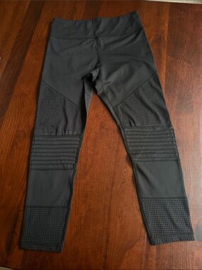 ZYIA Black leggings with Ribbed & Perforated Panels